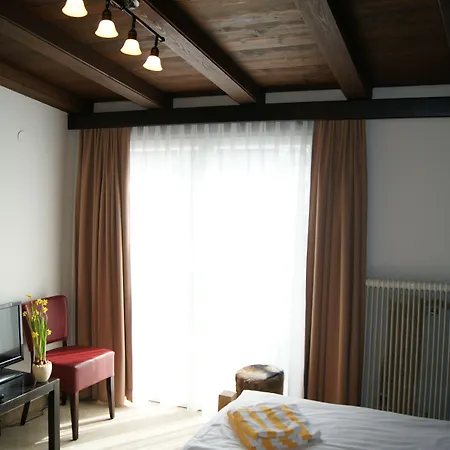 Lindenhof فندق باد جاستاين